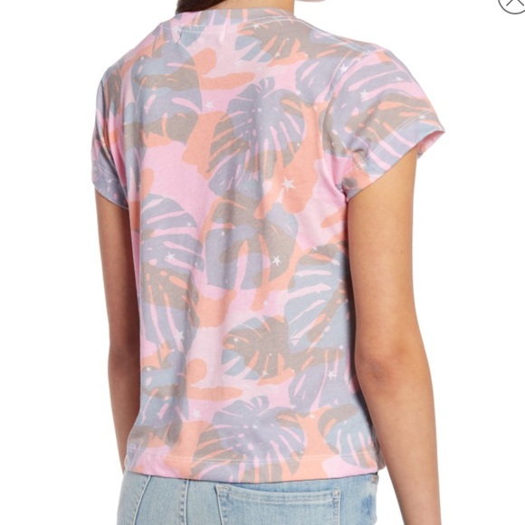 WILDFOX Tropical Camo Tee Shirt Top Pink Peach NWT - Picture 2 of 8